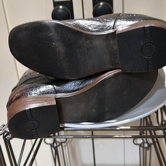 Faux croc brown riding boot. Size 39. Just re-sold. Back entry zipper. - Picture 6 of 6